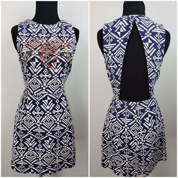 Luytero Dramatic Back Dress Medium NWT - Picture 1 of 6